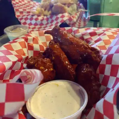 Chicken wings with ranch from Gillum's Island