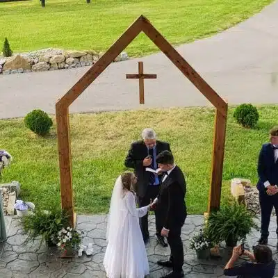 Dreaming Creek Farm Couple at Altar