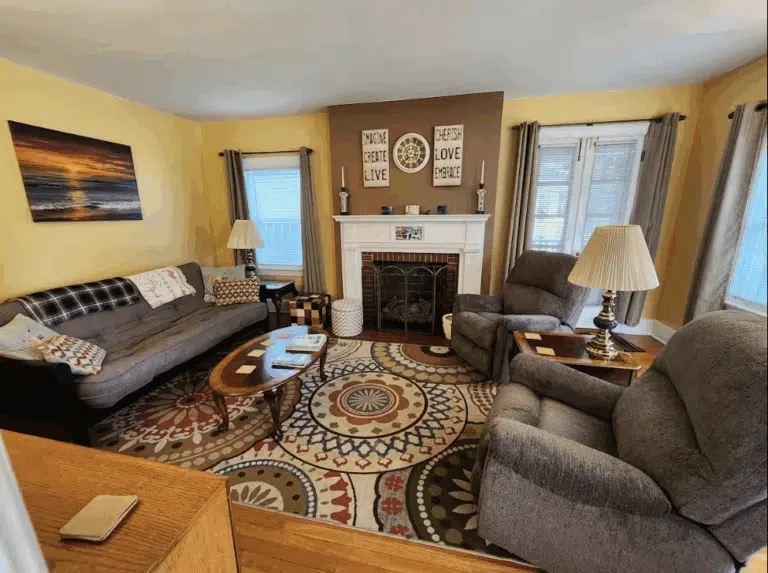 Raydarr Properties (airbnb) living room