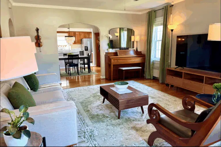 Westfield Green (airbnb) living room