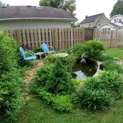 Outdoor seating at Raydarr Properties (Airbnb)